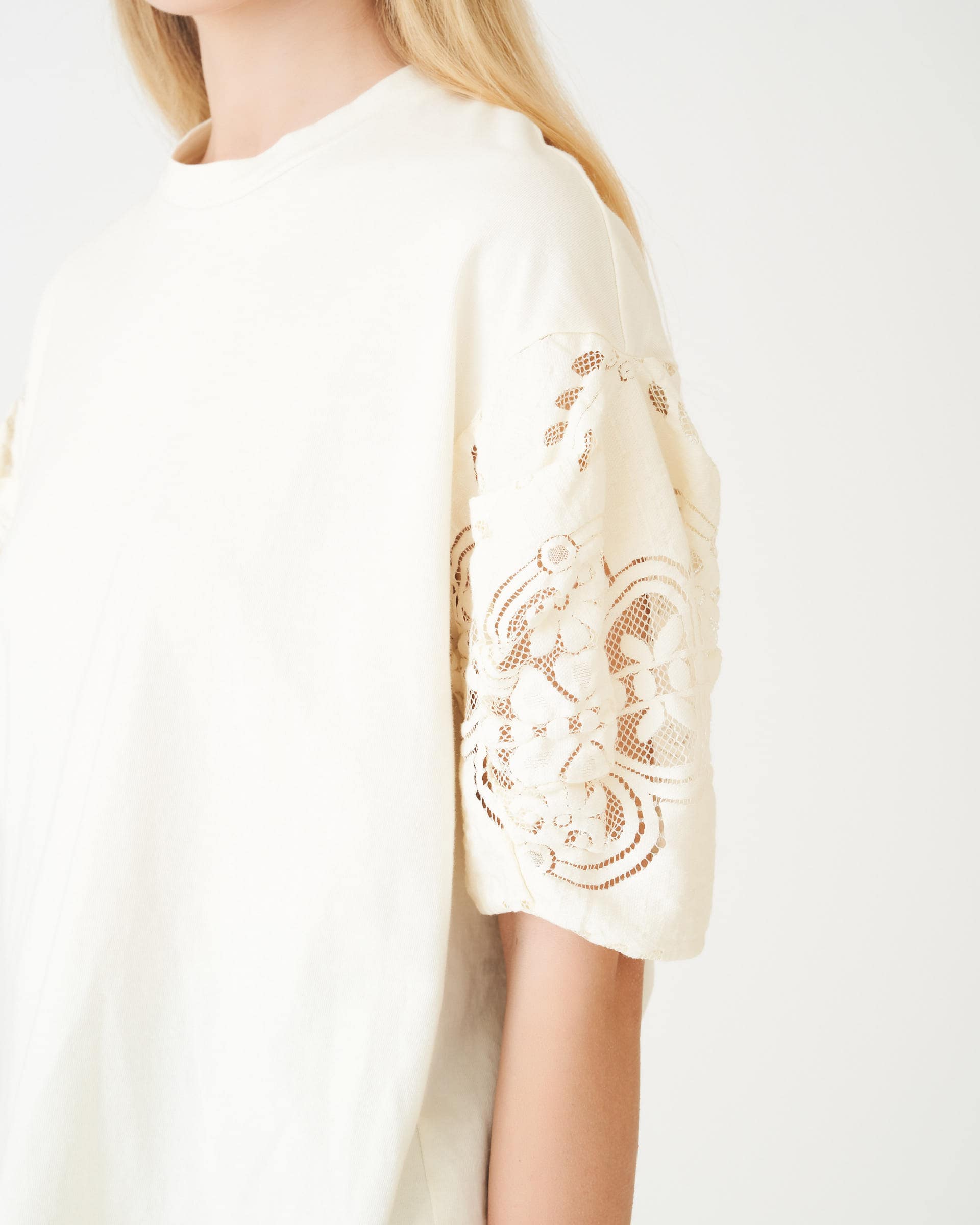 The Market Store | T-shirt With Lace
