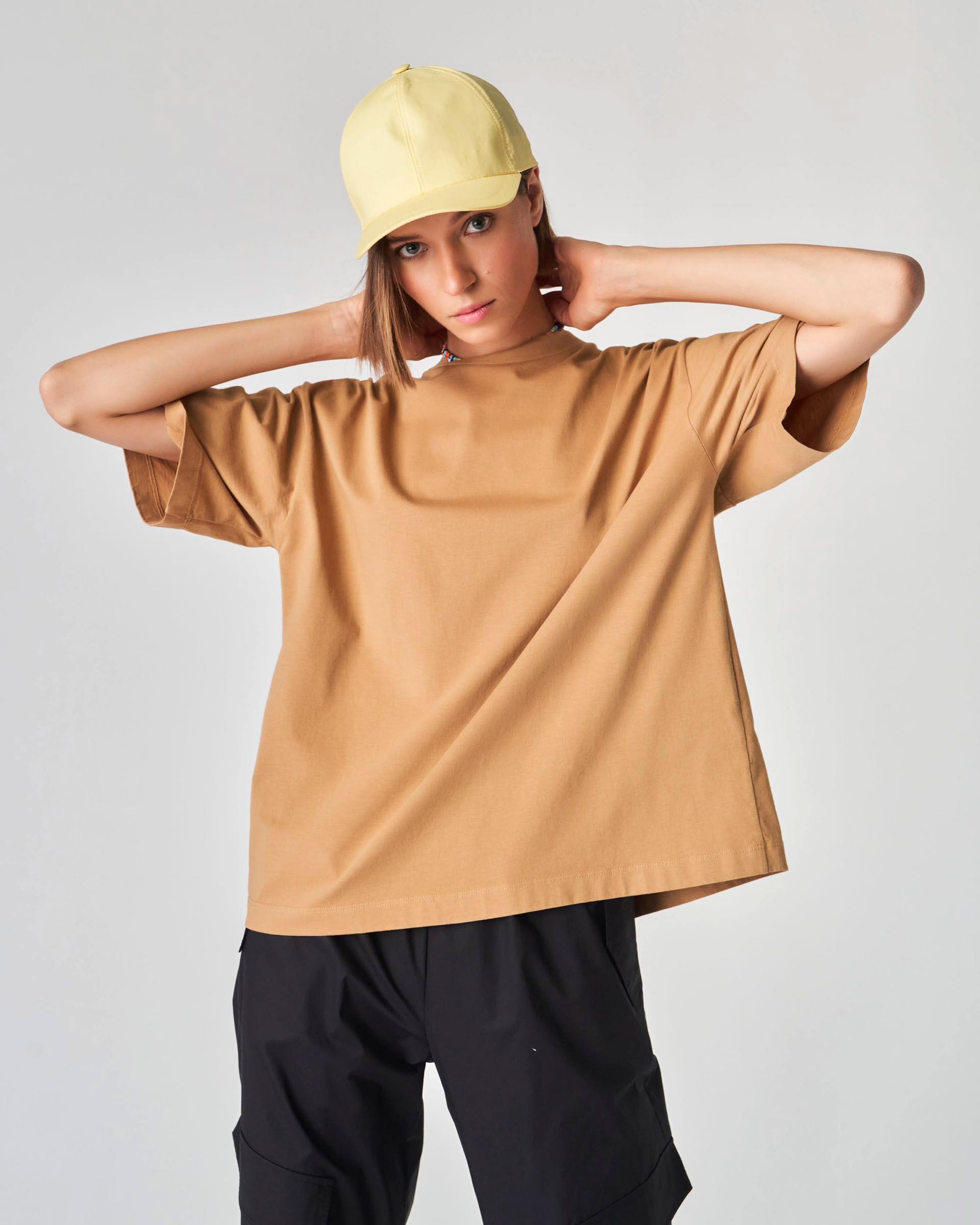 The Market Store | T-shirt With Back Closure