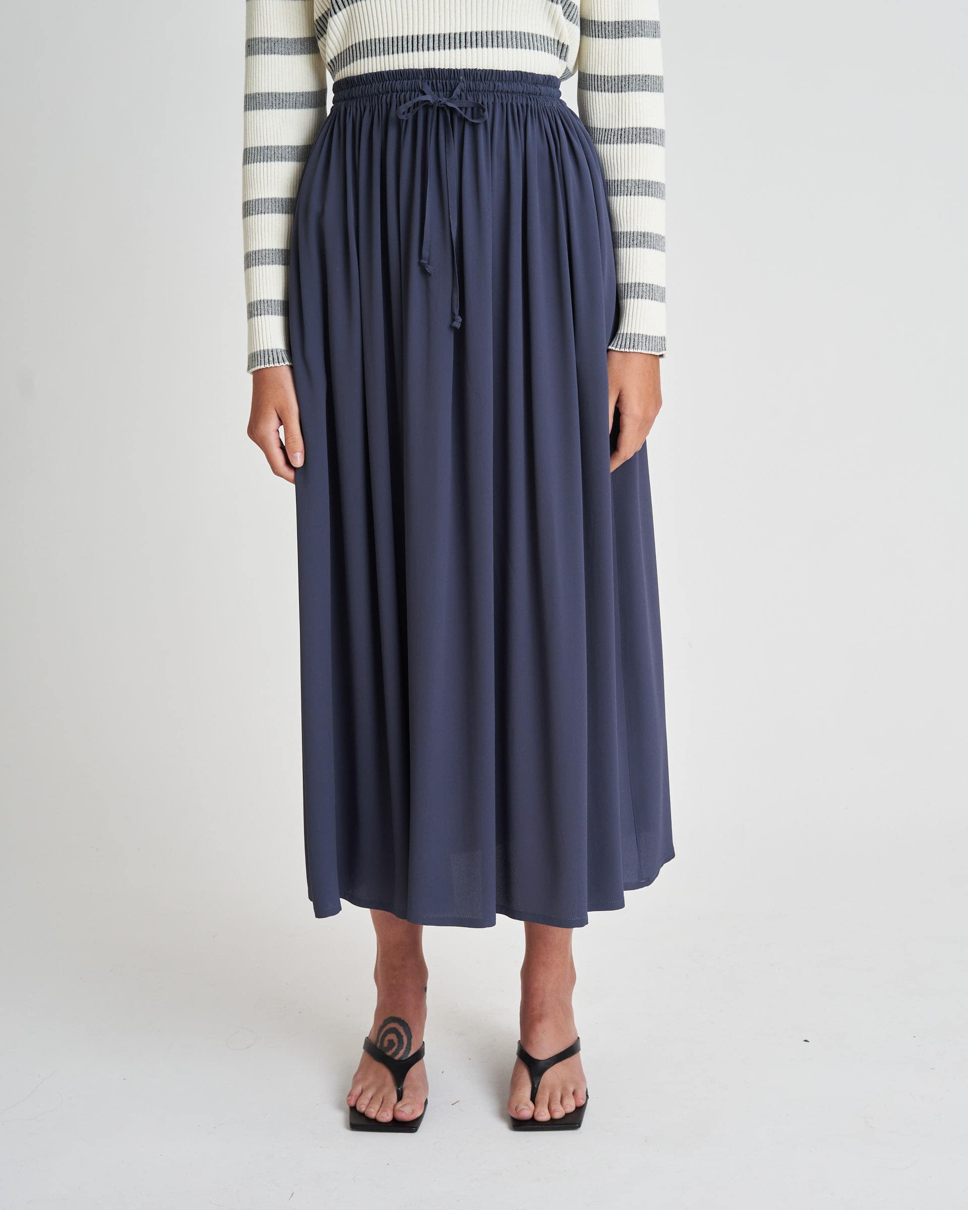 The Market Store | Curled Midi Skirt