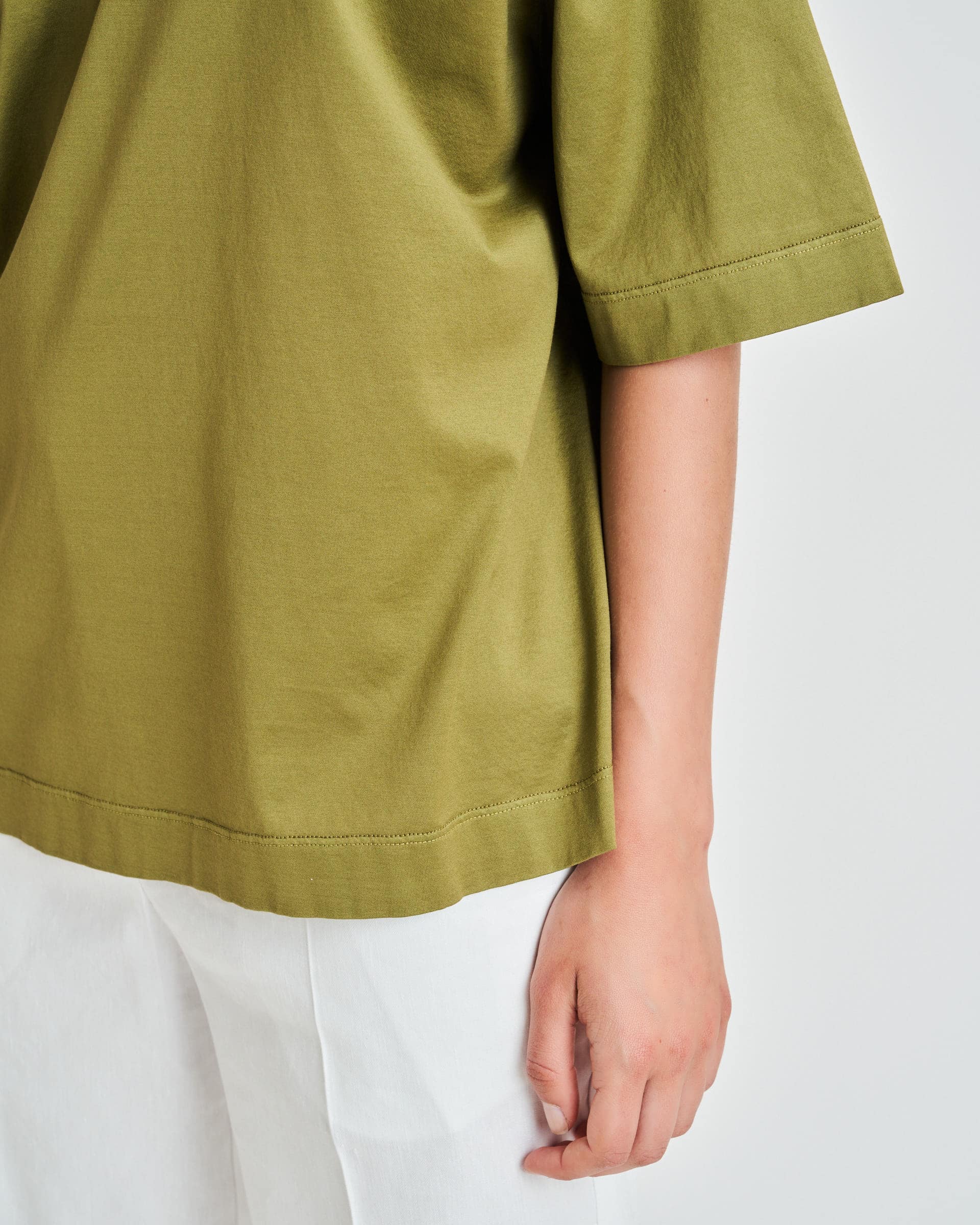 The Market Store | T-shirt With Neckline On The Back