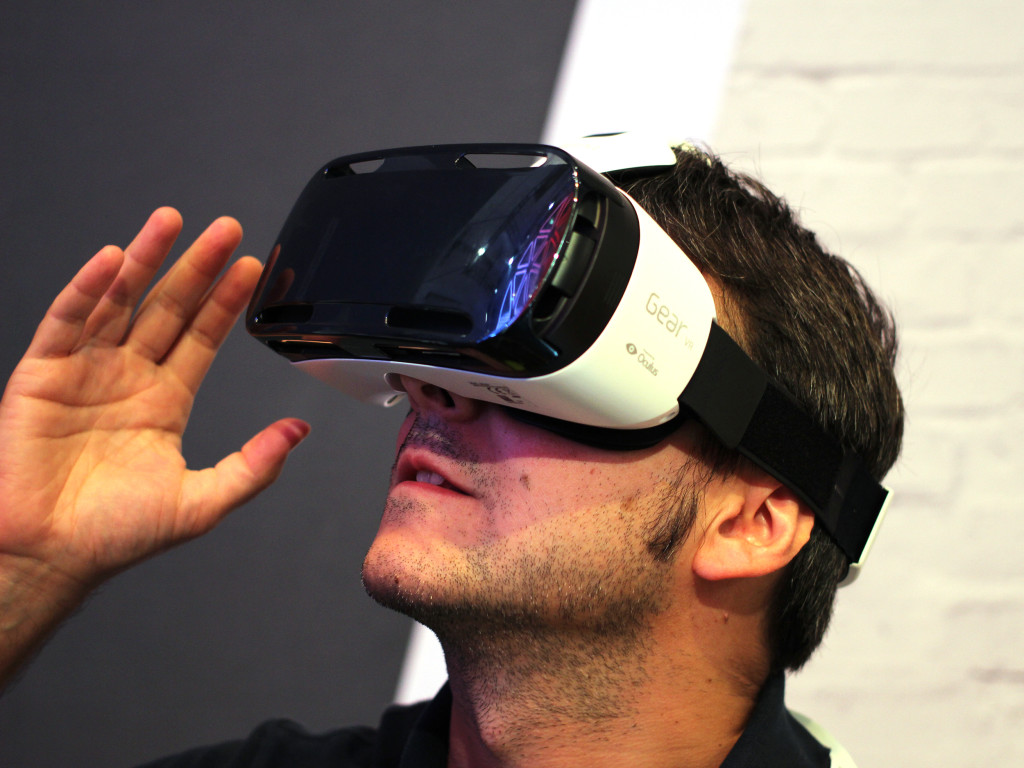 Realmore | Samsung si allea con Oculus